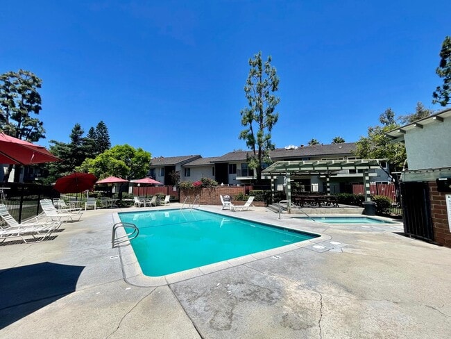 Building Photo - Stunning 2nd Story 3 Bedroom Condo in Woodlake Villas, La Habra