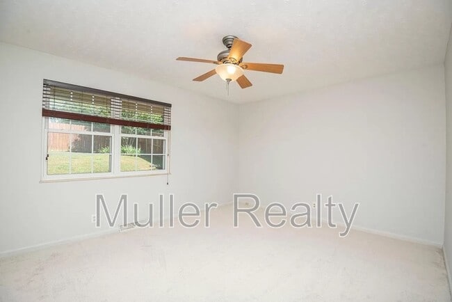 Building Photo - 10837 Dineen Dr