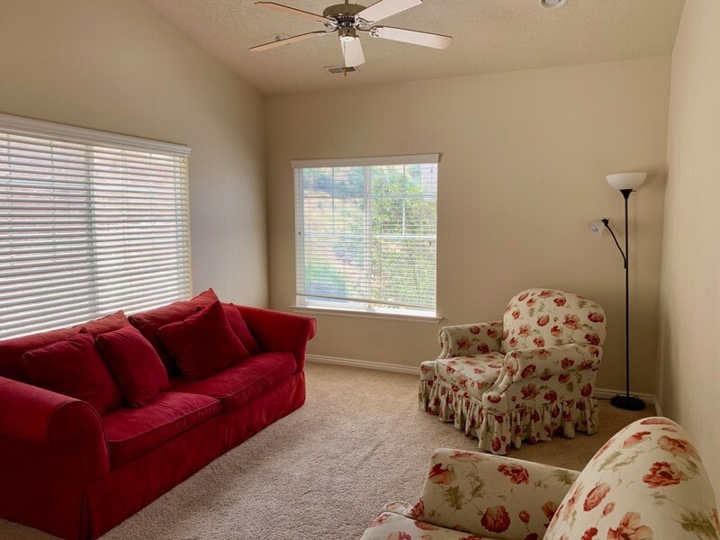 Building Photo - 1015 Canyon Meadow Dr