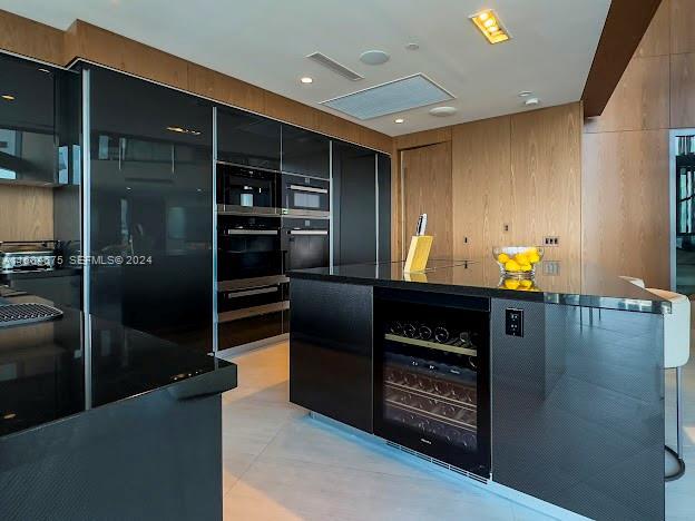 Building Photo - 18555 Collins Ave