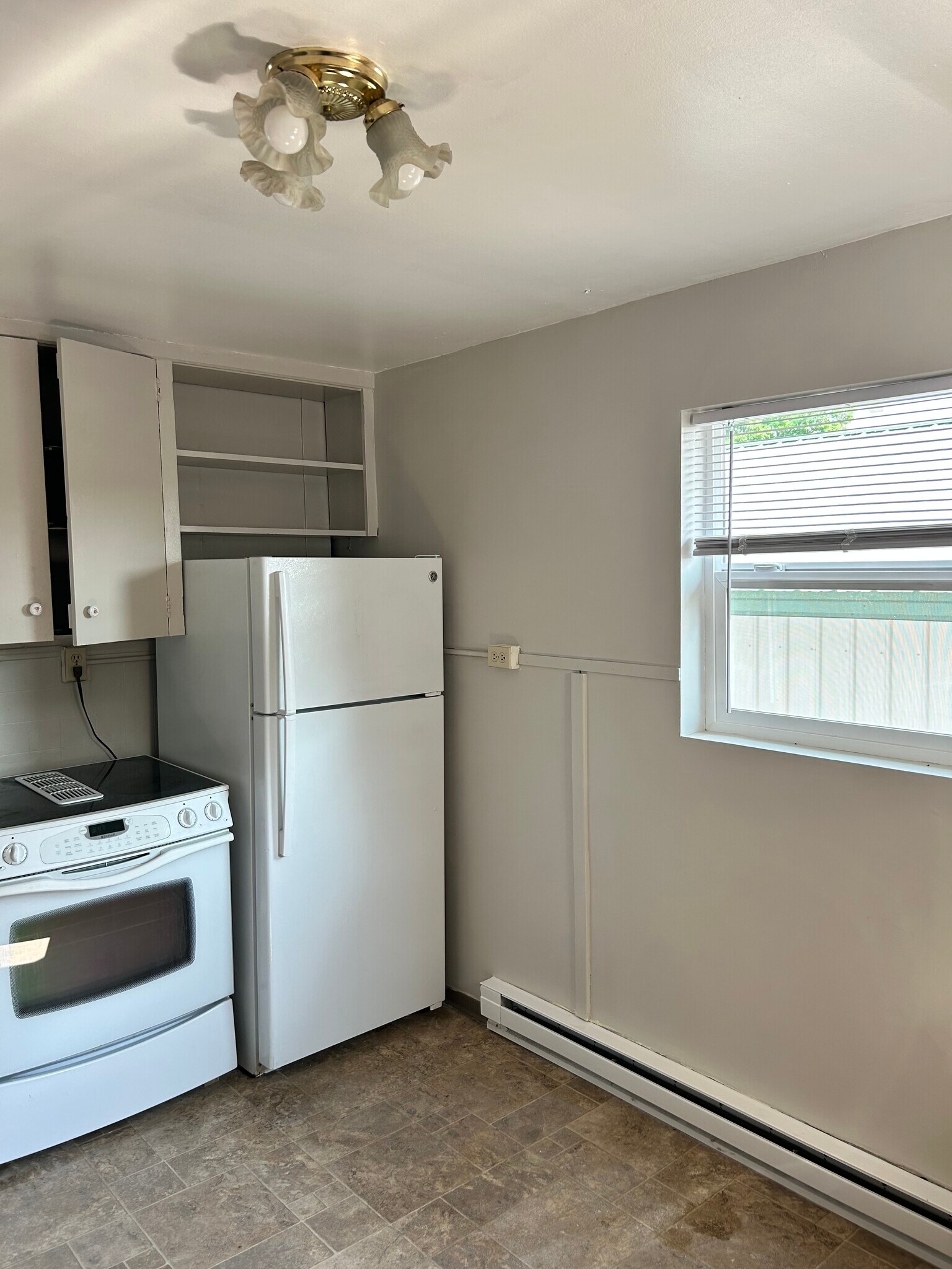 Kitchen - 418 E 1st St