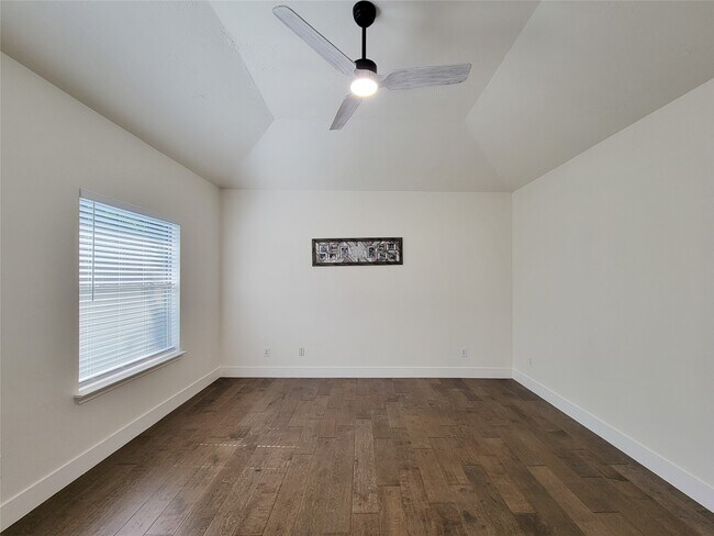 Building Photo - 218 Windrift Ct