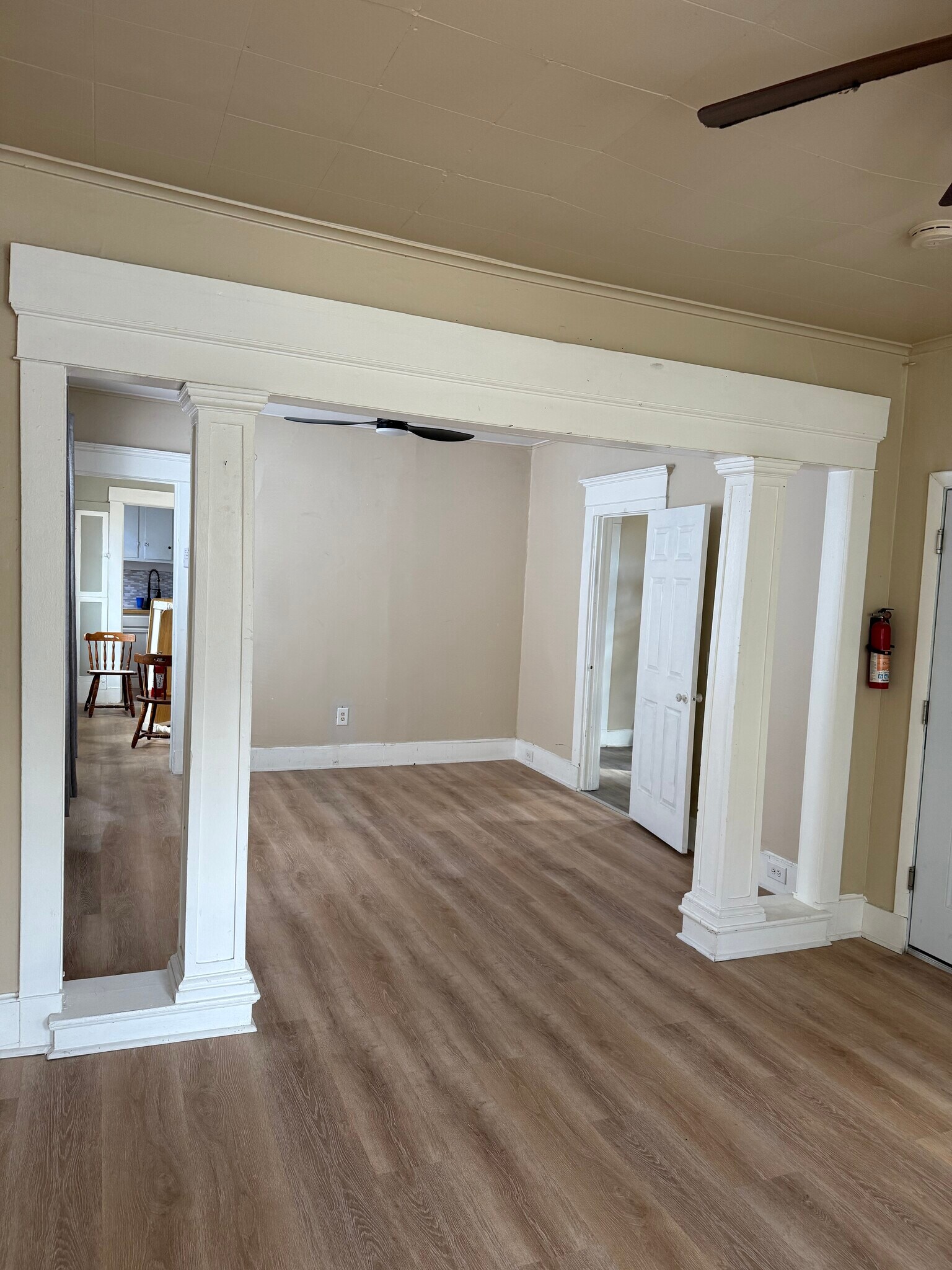 Building Photo - 813 Campbell Ave