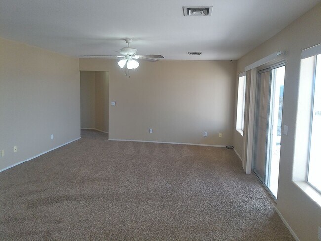 Building Photo - Long Term 3 bedroom 2 bath 3 car
