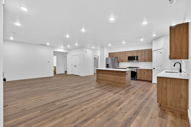 Building Photo - JR199L