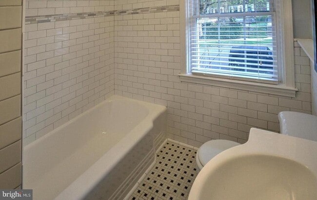 Building Photo - 360 Old Trail