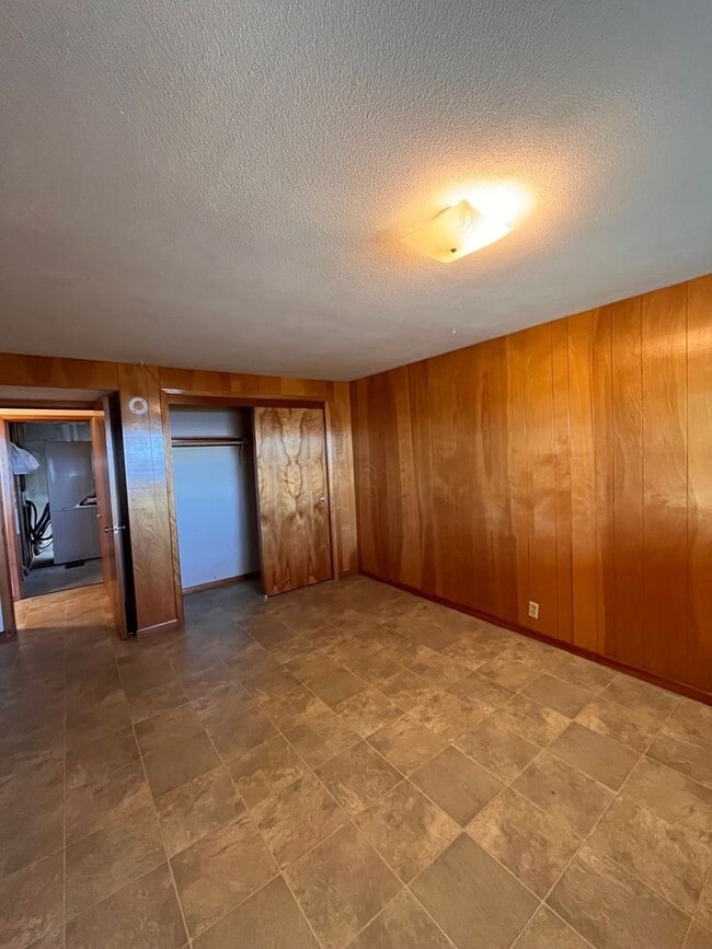 Building Photo - Spacious North Tacoma waterfront Unit with...