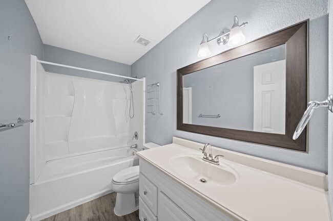 Building Photo - 8 Hideaway Dr