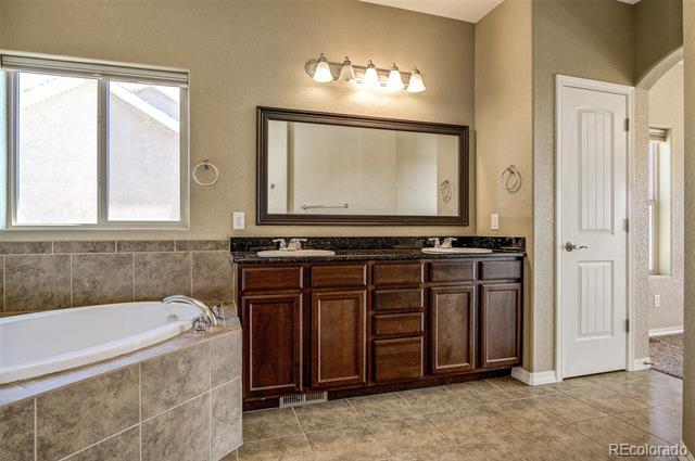 Building Photo - 884 Black Arrow Dr