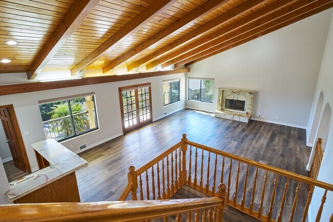 Building Photo - Aqua Vista - Entertainers Playhouse