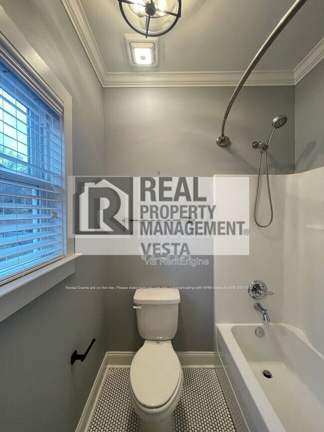 Building Photo - 435 New St