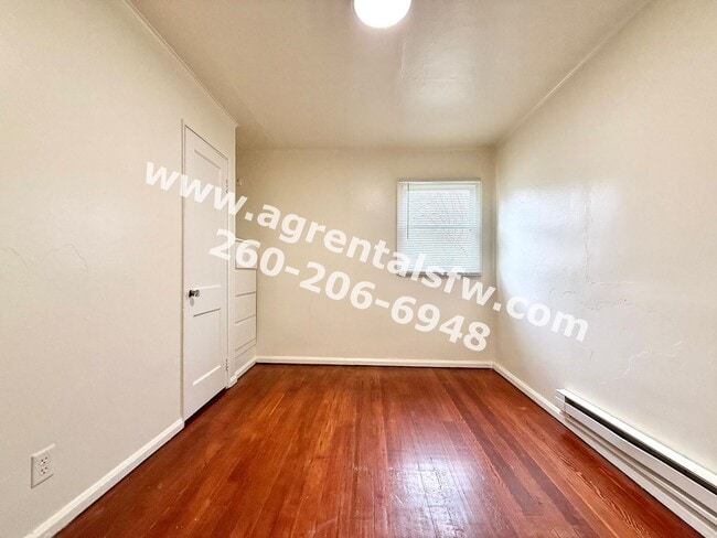 Building Photo - 2 Bedroom House