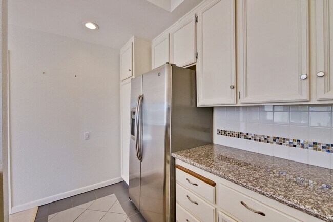 Building Photo - 1108 Shoreline Dr