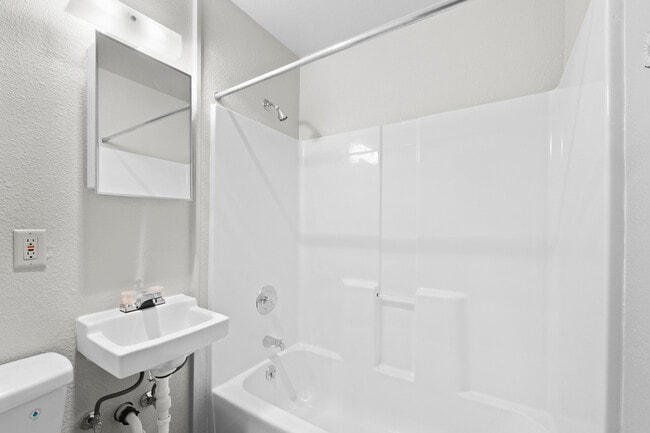 Building Photo - 403 1/2 Garfield St S-19