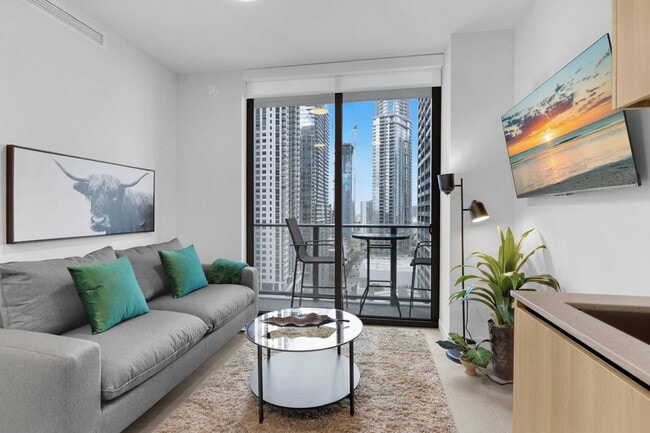 Building Photo - 501 NE 1st Ave