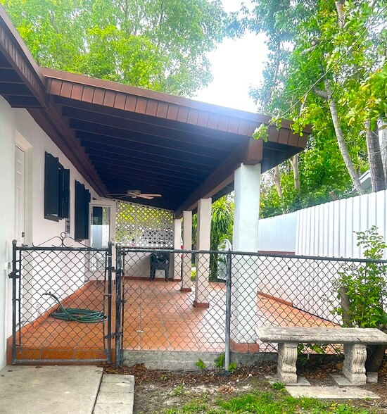 Building Photo - 6001 SW 116th Ave