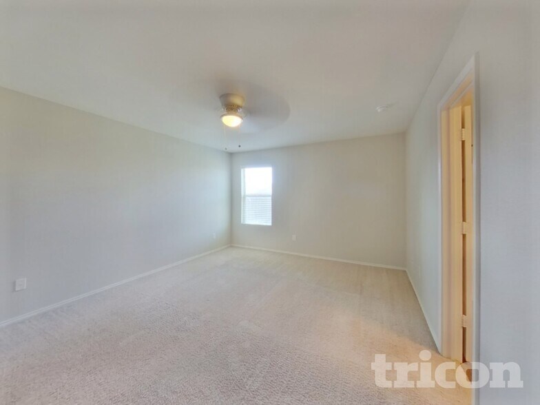 Building Photo - 337 Falling Star Dr