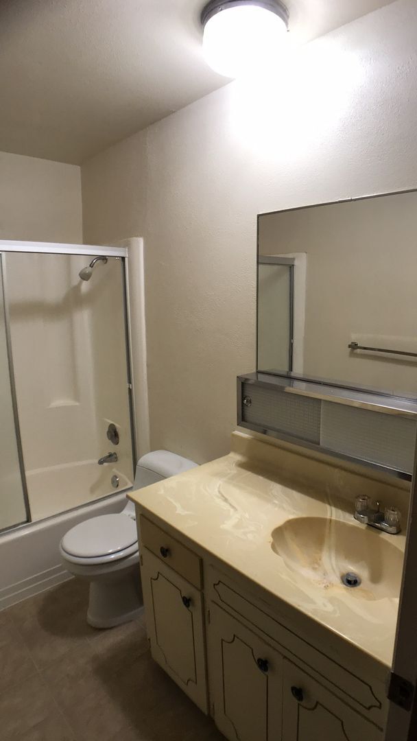Building Photo - 1/2 OFF ONE MONTH"S RENT - 1 Bedroom in Be...