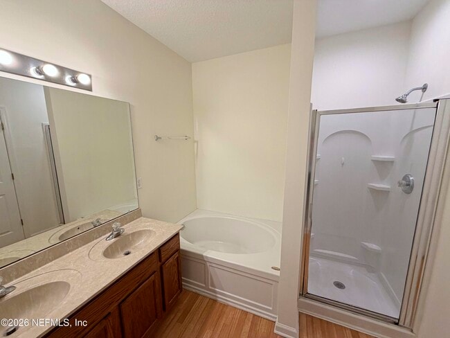 Building Photo - 3888 Summer Grove Way S