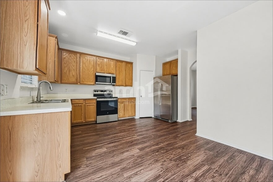 Building Photo - 4000 Hidden Meadow Ct