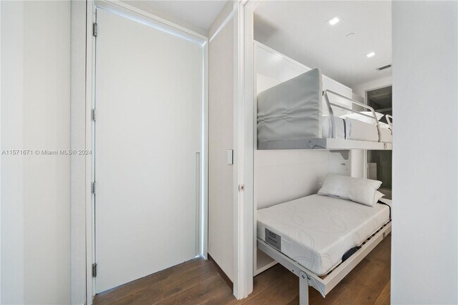 Building Photo - 10203 Collins Ave