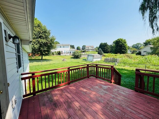 Building Photo - 1302 Sandy Cir