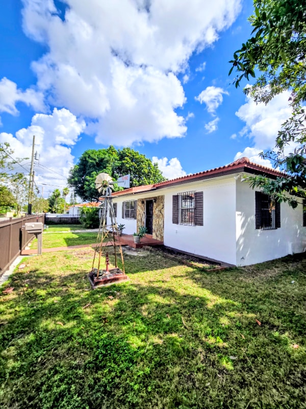 Building Photo - 5451 SW 5th Terrace