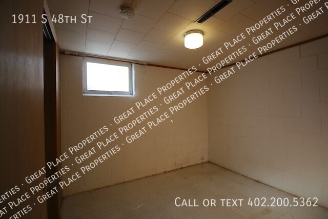 Building Photo - 1911 S 48th St