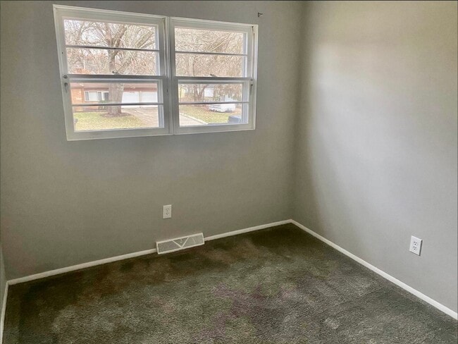 Building Photo - 3 bedroom home in Forest Hills Coming Soon!