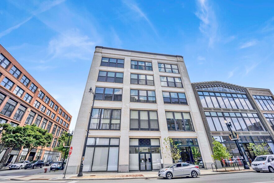 Building Photo - 2303 S Michigan Ave