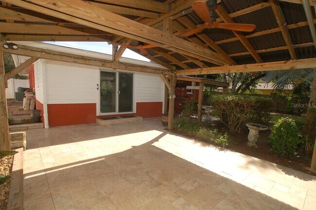 Building Photo - 468 Limewood Ave
