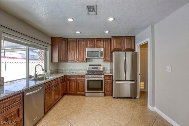 Building Photo - 3055 S Topaz Rd