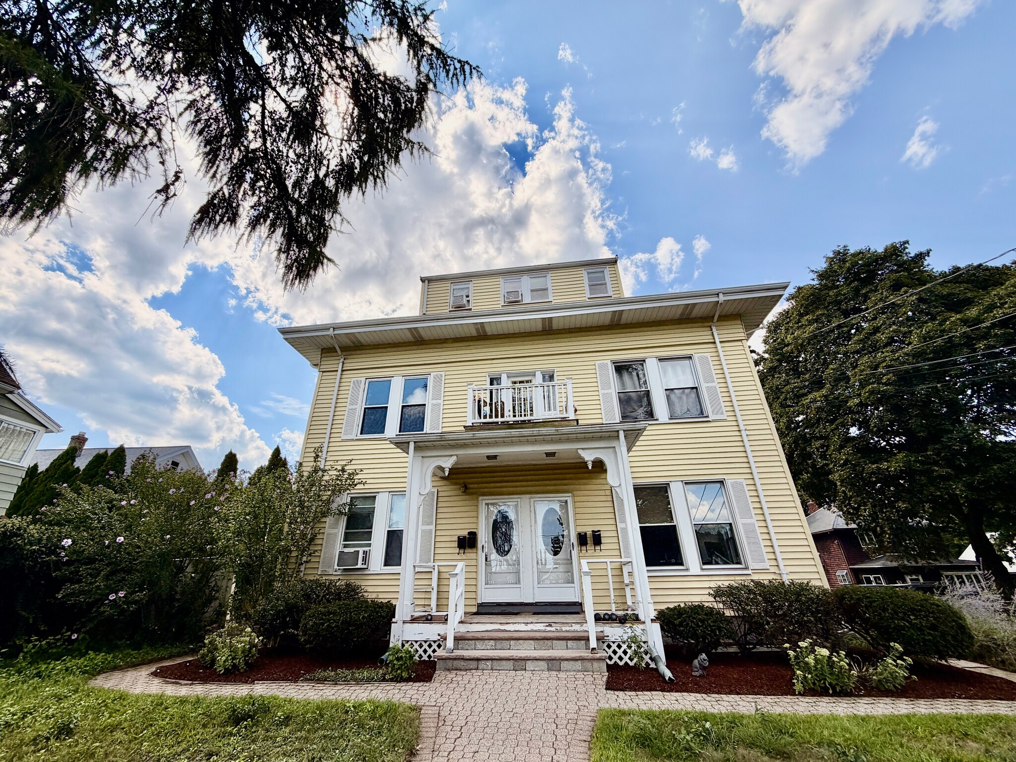 Building Photo - 127 White St