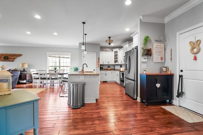 Building Photo - 951 Willow Circle