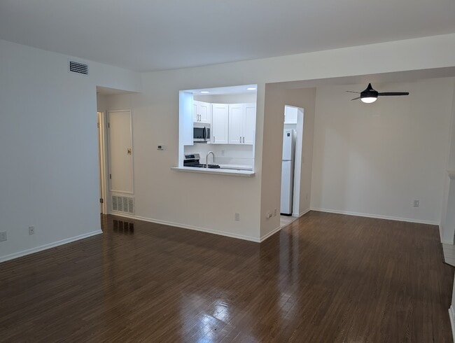 Building Photo - 24121 Del Monte Dr.