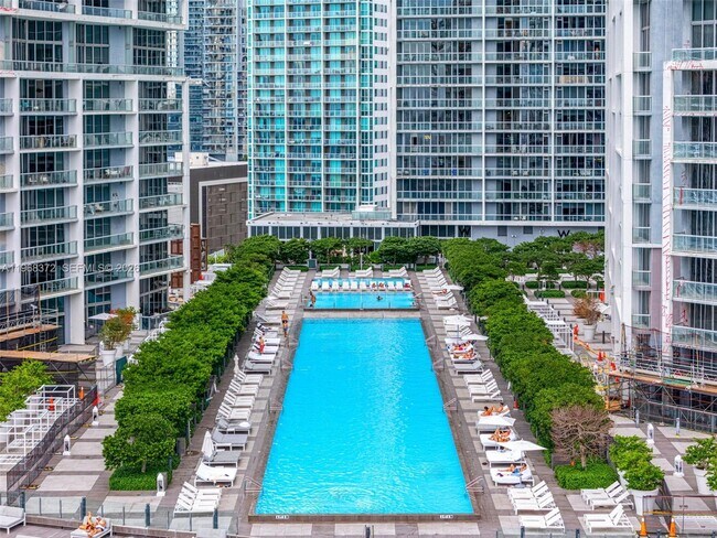 Building Photo - 495 Brickell Ave