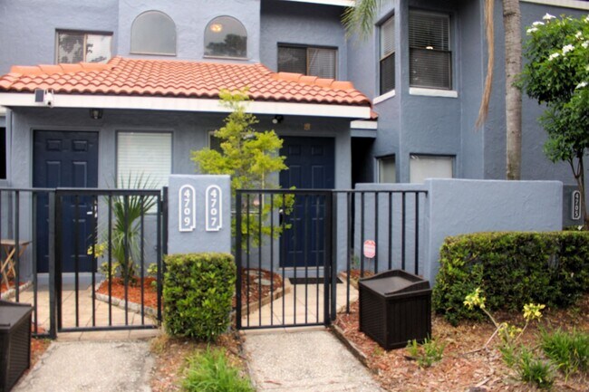 Building Photo - Lovely Condo for rent