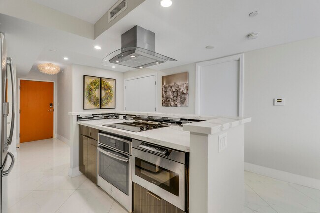 Building Photo - 3000 N Ocean Dr