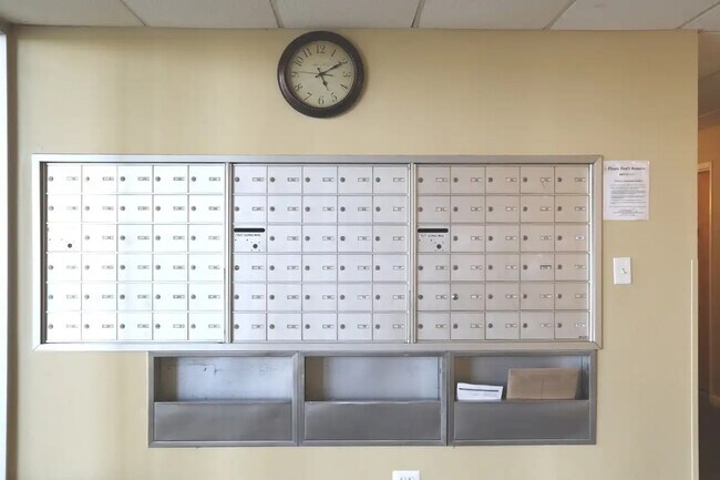 Building Photo - 9009 Golf Rd