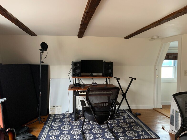 Building Photo - 229 Spring St