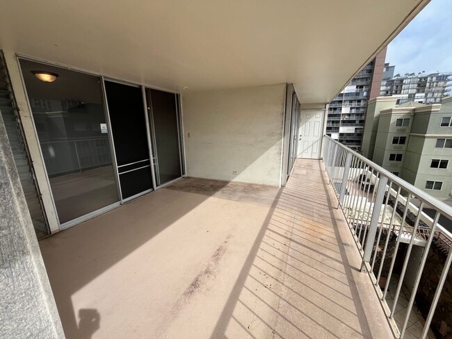 Building Photo - Academy Tower (Ward Ave/Honolulu) - 2 bedr...