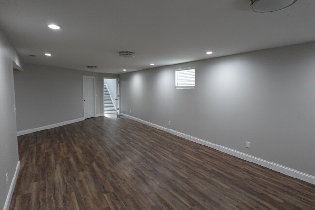 Building Photo - 2211 W Jubilee Ln