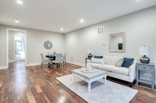 Building Photo - Northern Liberties Townhome with Parking