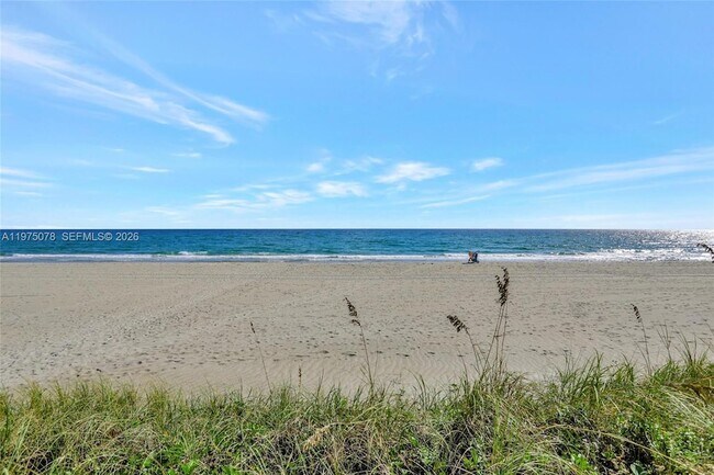 Building Photo - 1194 Hillsboro Mile Unit 1