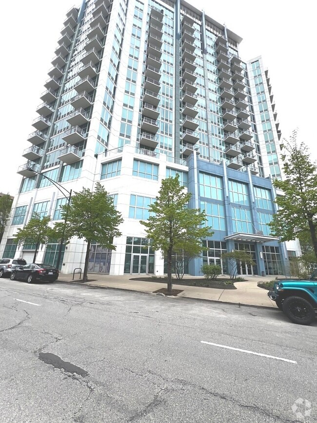 Building Photo - 1600 S Indiana Ave