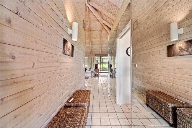Building Photo - 11876 Pebblewood Dr
