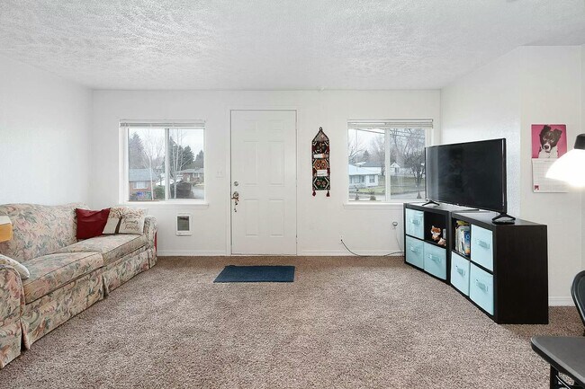 Building Photo - 8302 E Sinto Ave