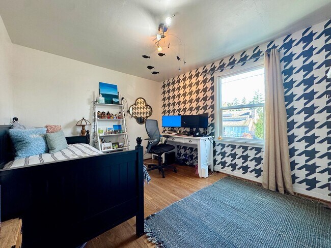 Building Photo - View Ridge Home