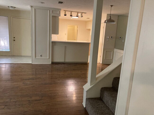 Building Photo - 613-613 Kings Mountain Dr