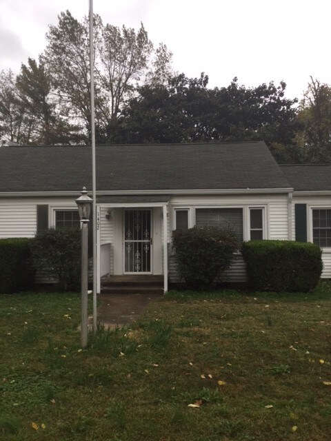 Building Photo - 1402 N Tennessee Blvd